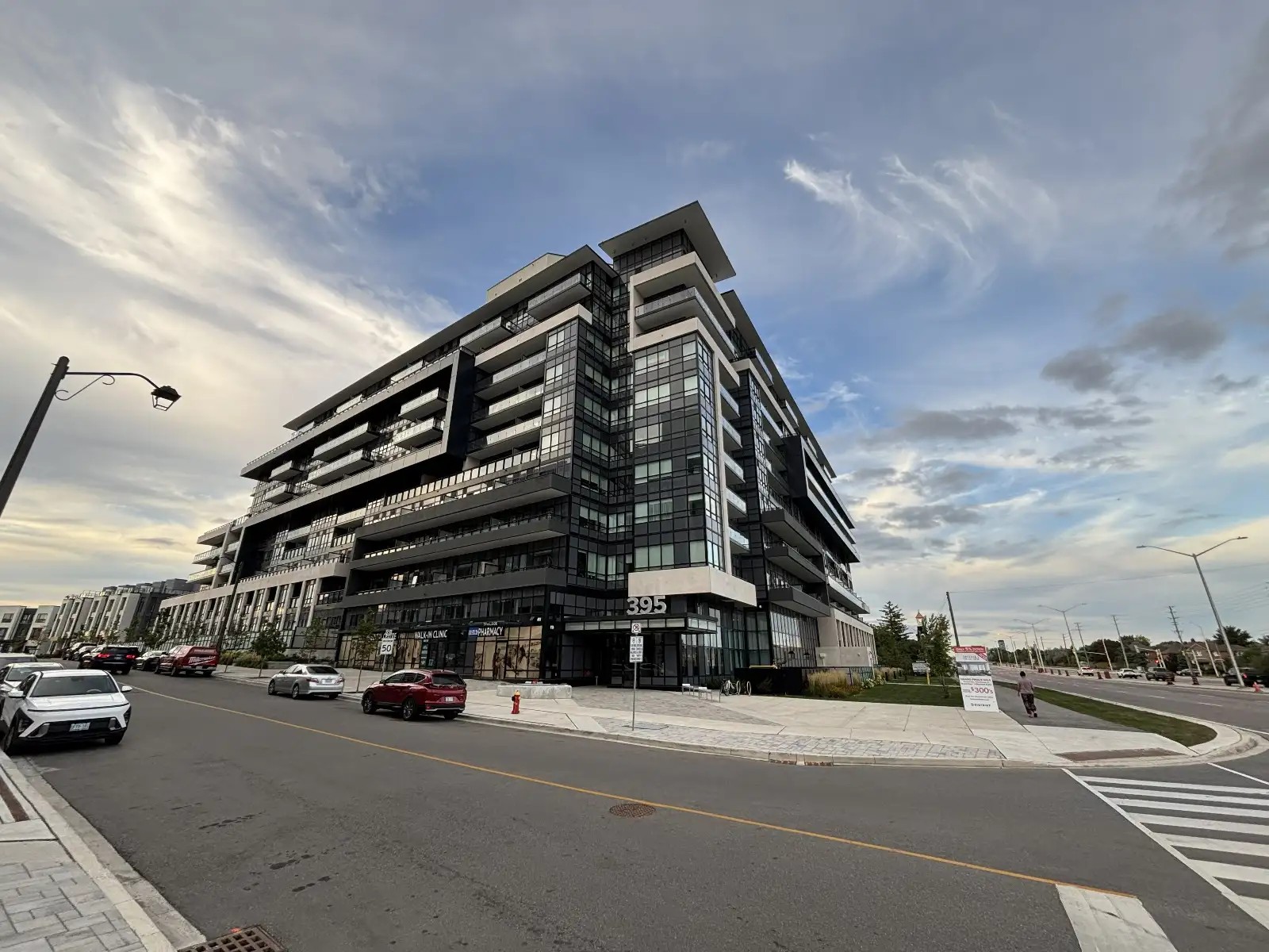 Modern 1-bedroom + den condo in Oakville