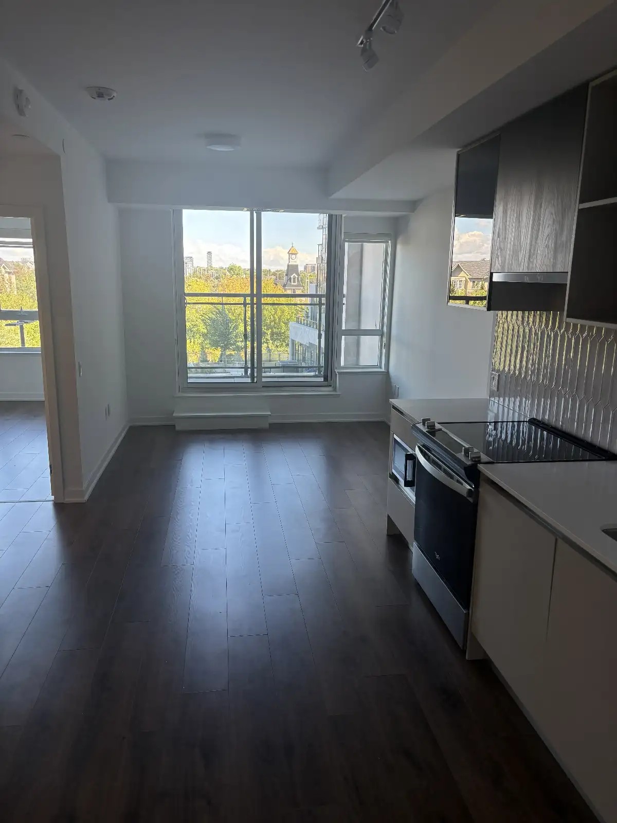 Modern 1-bedroom + den condo in Oakville — second view